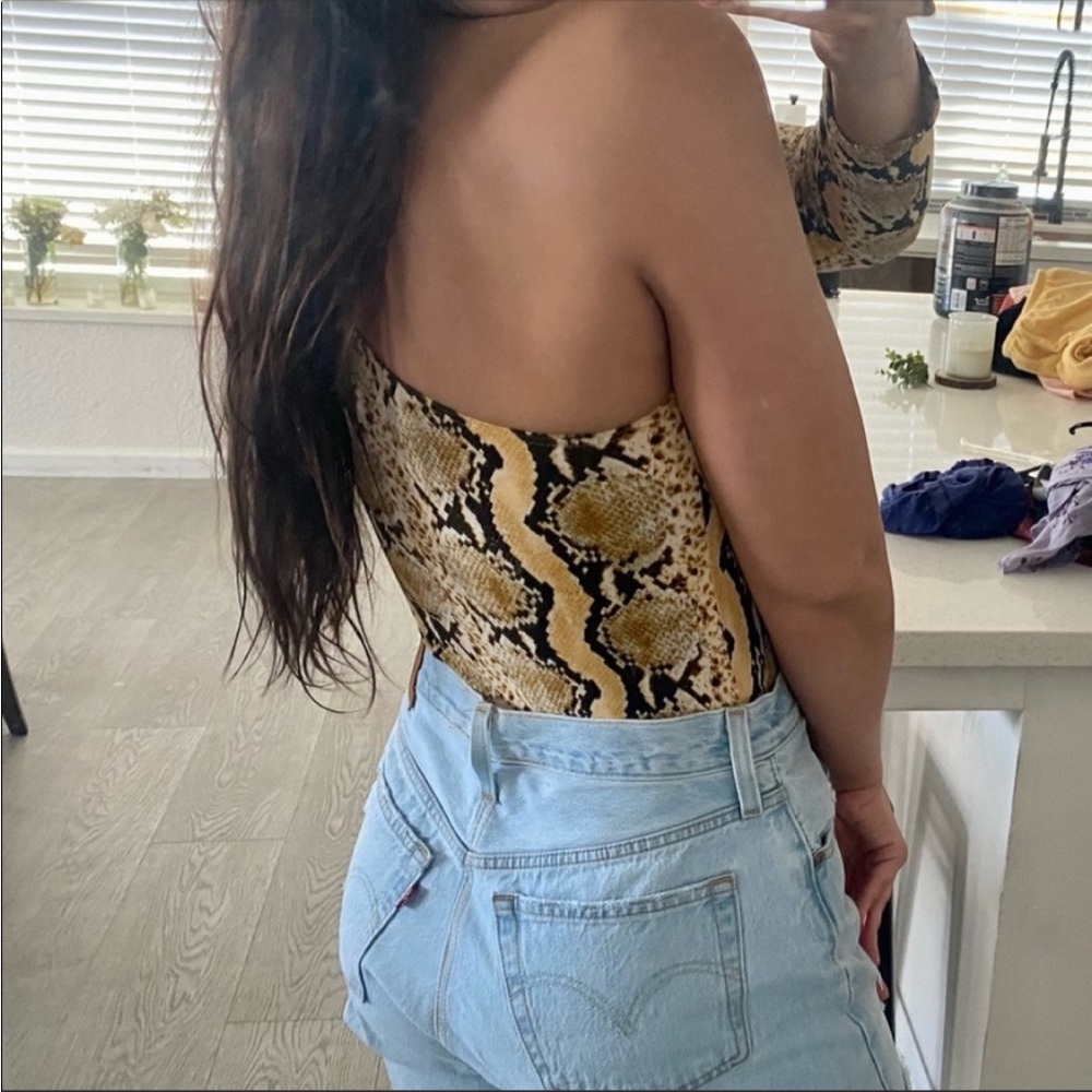 ❌SOLD❌NWOT One Shoulder Snake Skin Bodysuit - Picture 2 of 3